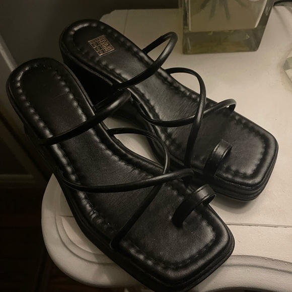 Wedge toe strap sandals - Picture 3 of 6